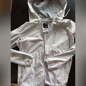 Vuori women’s hooded lightweight outdoor shell jacket